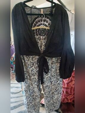 Black Tie-Front Top Over Paisley Wide Leg Pants SZ L